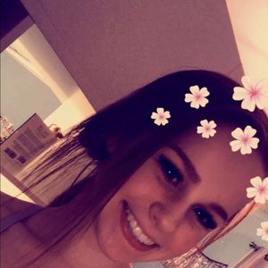 Meet your Posher, Elise